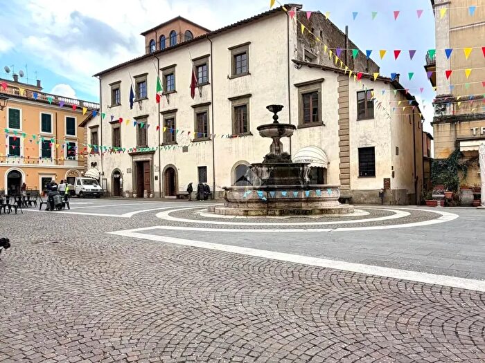 Casa trilocale in vendita in Piazza San Francesco, Sutri