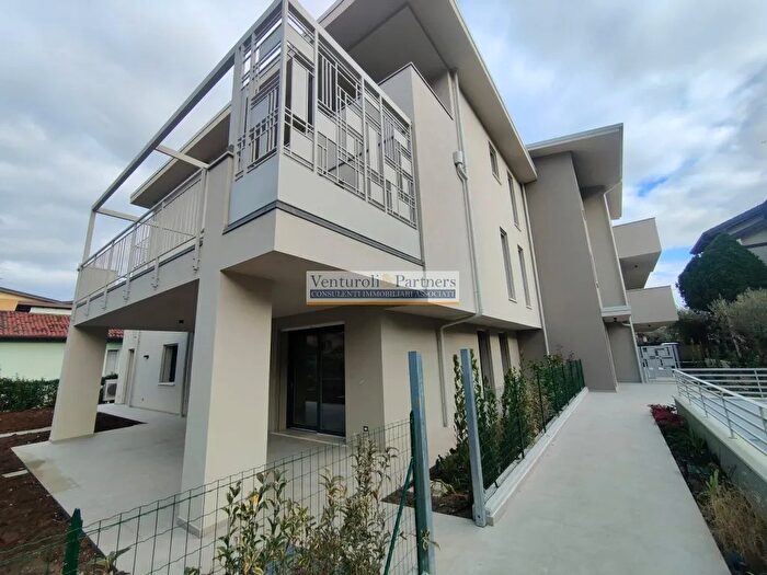 Appartamento quadrilocale in vendita in Via Pace, Desenzano Del Garda