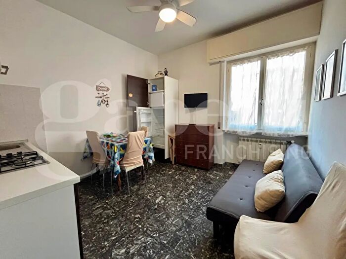 Appartamento trilocale in vendita in Via IV Novembre, Borgio Verezzi