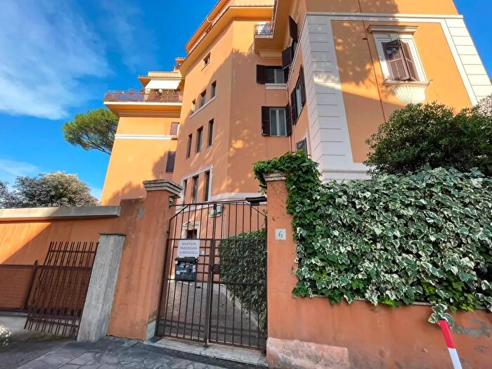 Appartamento quadrilocale in affitto in Piazzale Teodosio, Roma