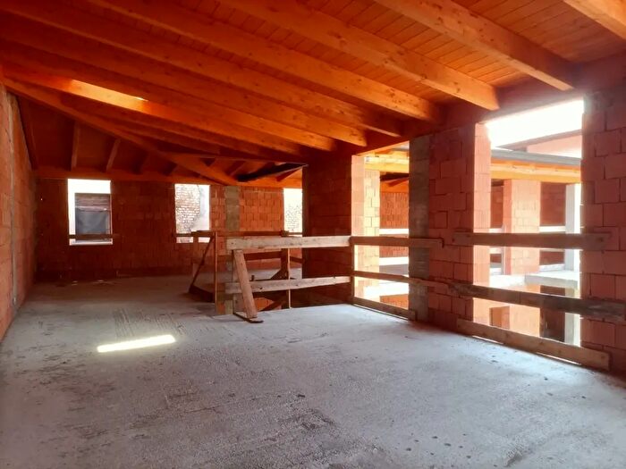 Casa con 5 locali in vendita in Comun Nuovo