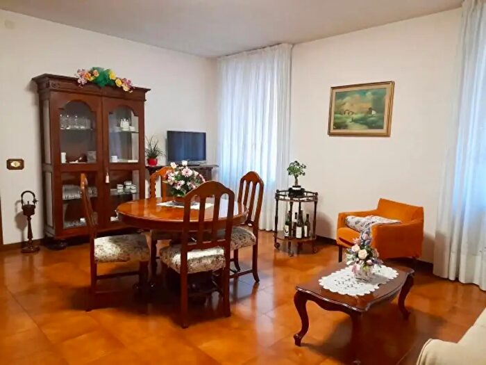 Casa con 6 locali in vendita in Via Giuseppe Mazzini, San Benedetto Po
