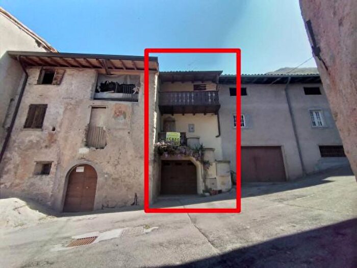 Casa bilocale in vendita in Via Beata Vergine, Pertica Bassa