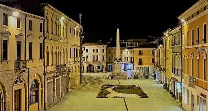 Casa con 6 locali in vendita in Via Zara, Lonigo