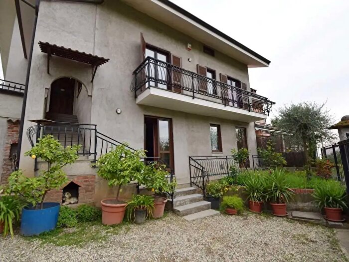 Casa con 6 locali in vendita in Via Allodio, Roletto