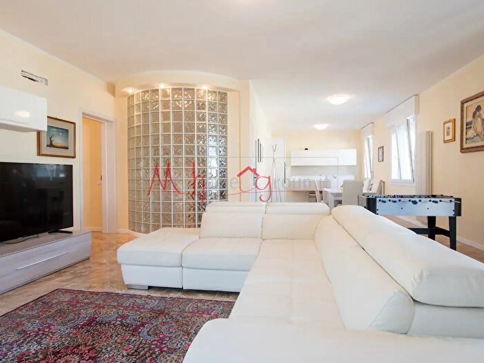 Casa in affitto in Via Monfalcone, Padova
