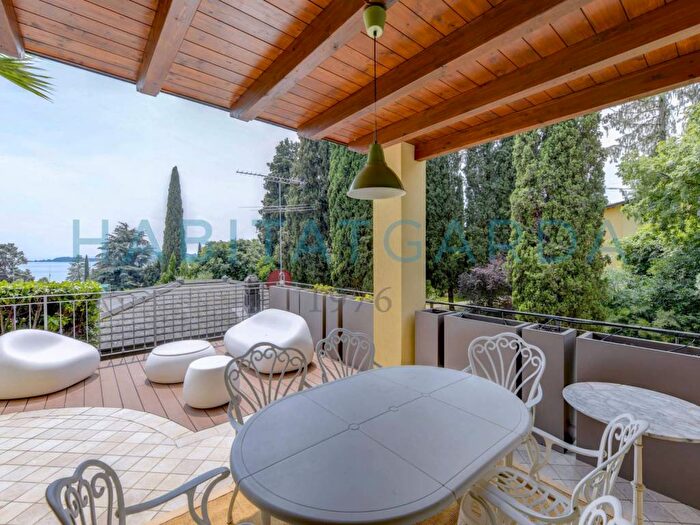 Appartamento trilocale in affitto in Via Disciplina, Centro, Gardone Riviera