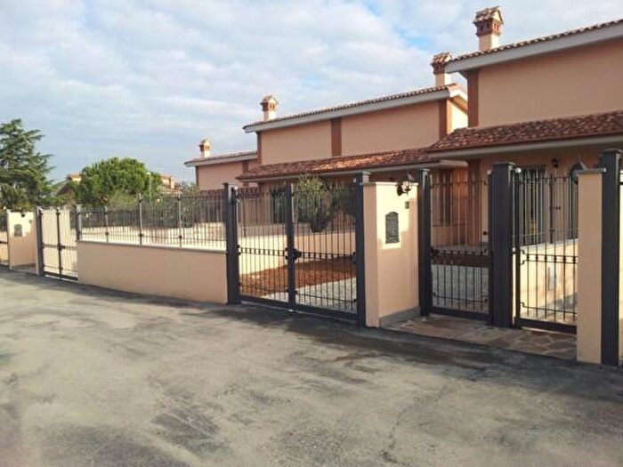 Appartamento con 5 locali in vendita in Vicolo Anagnino, Roma