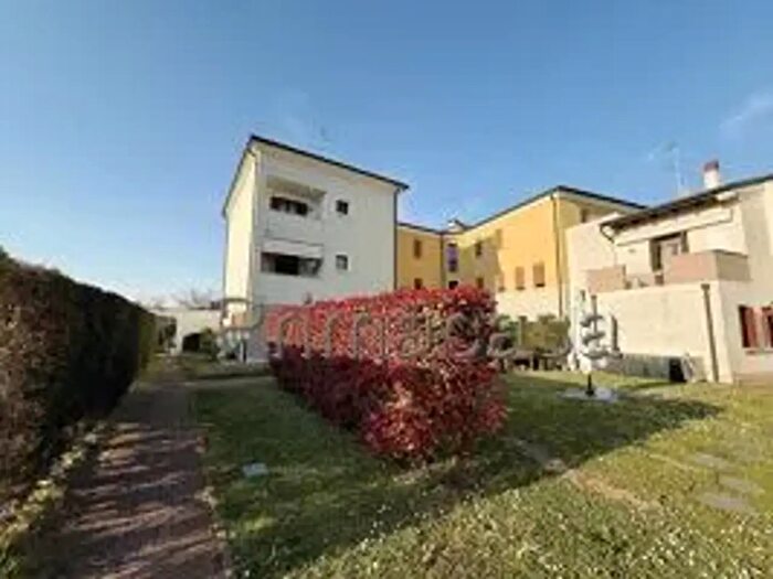 Appartamento trilocale in vendita in Erbe