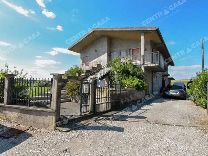 Casa con 8 locali in vendita in Via Gioacchino Rossini, Legnago