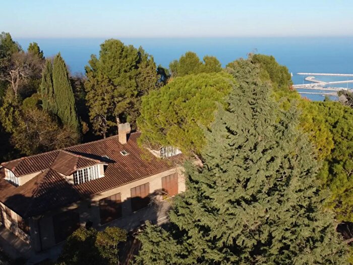 Casa con 6 locali in vendita in Str Panoramica Adriatica, Pesaro