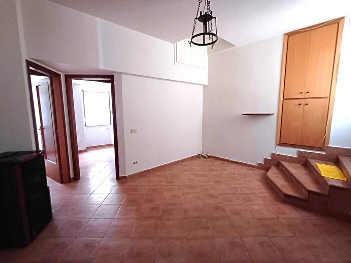 Appartamento trilocale in vendita in Via Fossetto, Caprarola