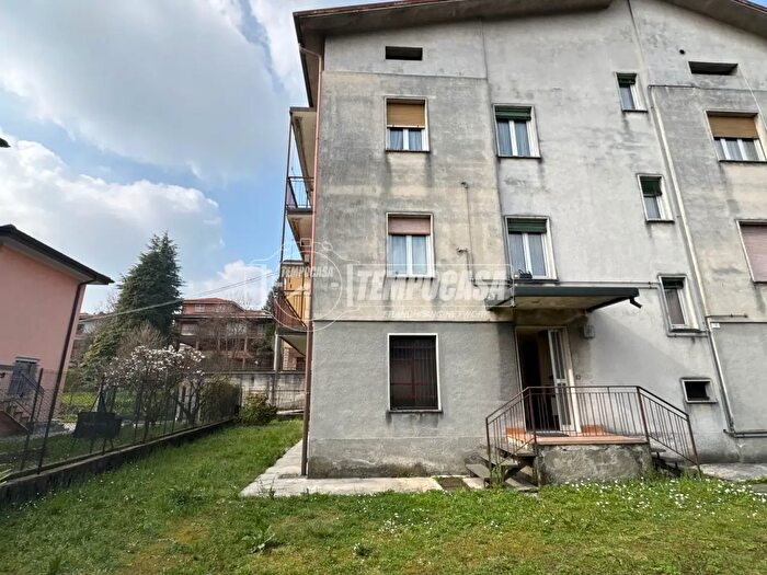 Casa con 6 locali in vendita in Via Tofane, Merate