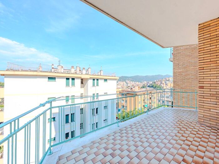 Appartamento con 6 locali in affitto in Via Montallegro, Albaro, Genova