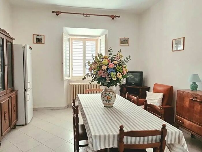 Casa con 9 locali in vendita in Frazione Avacelli, Arcevia