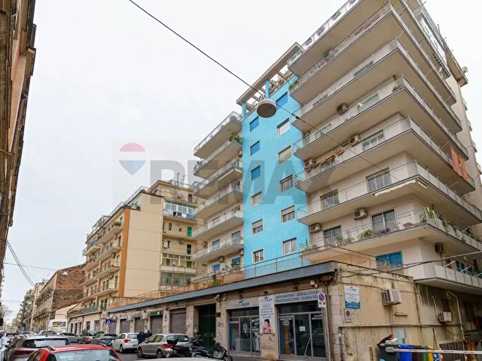 Appartamento con 8 locali in vendita in Via Canfora, Catania