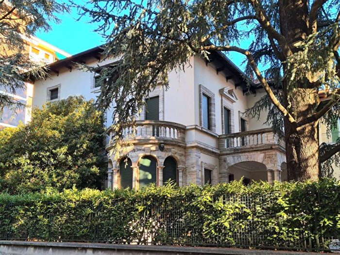 Appartamento trilocale in affitto in Via Saverio Mercadante, Centro, Varese