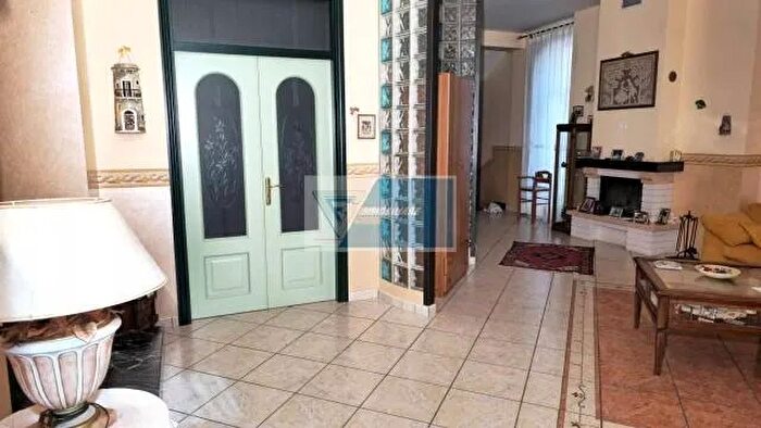 Casa con 10 locali in vendita in Avola