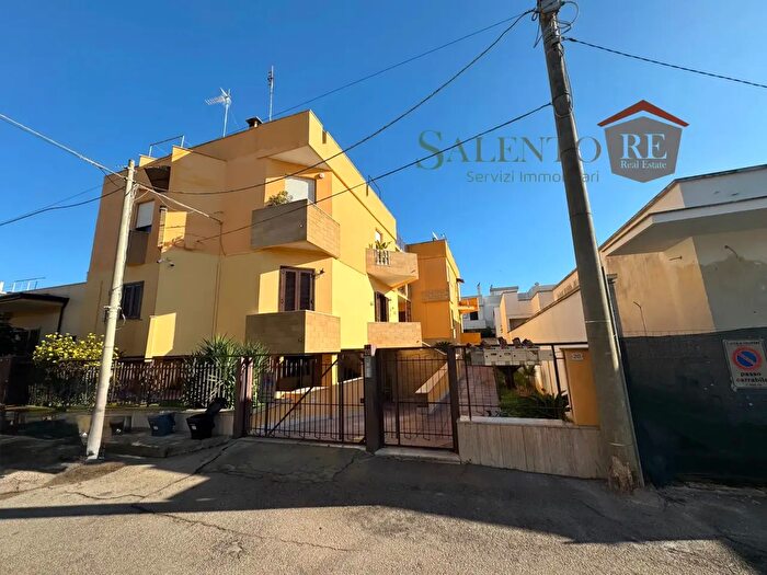 Appartamento con 5 locali in vendita in Via V Cuoco, Casarano