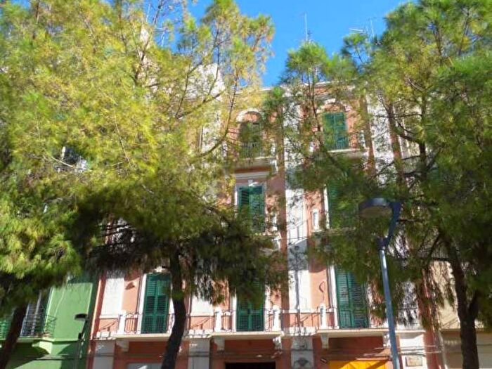 Appartamento trilocale in affitto in Piazza Guglielmo Marconi, Borgo, Taranto