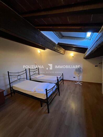 Appartamento con 12 locali in vendita in Via di Voltaia nel Corso, Montepulciano