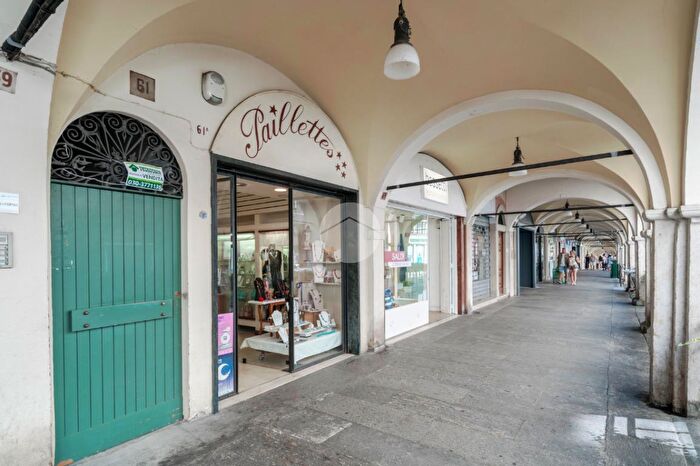 Appartamento quadrilocale in vendita in Via X Giornate, Brescia