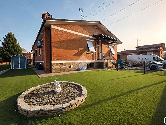 Casa quadrilocale in vendita in Via Olimpia, Chiari