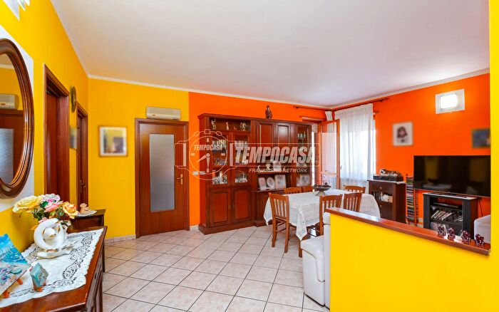 Appartamento trilocale in vendita in Via del Lobetto Marocchi Scala a, Poirino