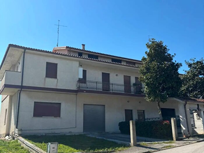 Casa con 10 locali in vendita in Via della Pace, Magliano Di Tenna