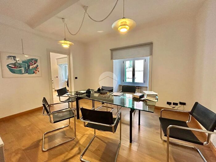 Appartamento con 5 locali in vendita in Savona