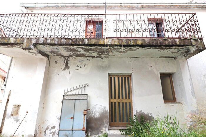 Casa trilocale in vendita in Via Garibaldi, Lotzorai