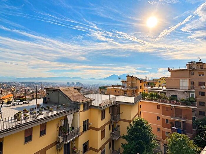 Appartamento bilocale in affitto in Viale Raffaello, Vomero, Napoli