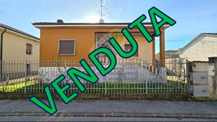Casa trilocale in vendita in Via Carso, Pizzighettone