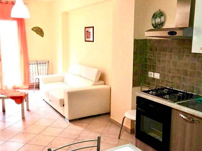 Appartamento trilocale in affitto in Via Vittorio Emanuele, Letojanni