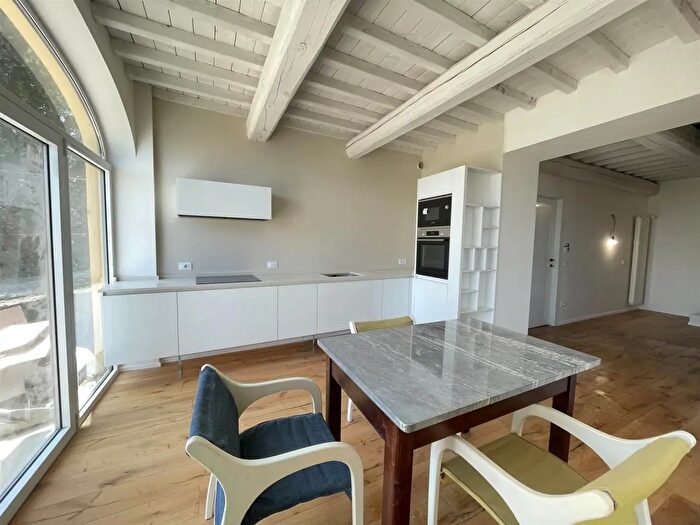 Casa quadrilocale in vendita in Lastra A Signa