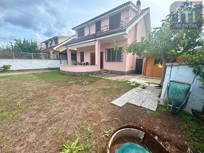Casa quadrilocale in vendita in via pratica di mare, Nuova Florida, Ardea