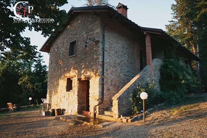 Casa con 8 locali in vendita in Località S Andrea a Pigli, Arezzo