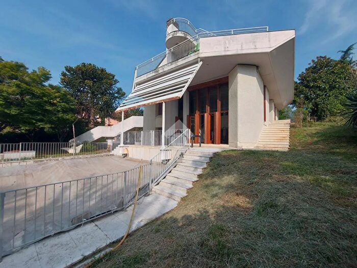 Casa con 10 locali in vendita in Via Maritani, Cumiana