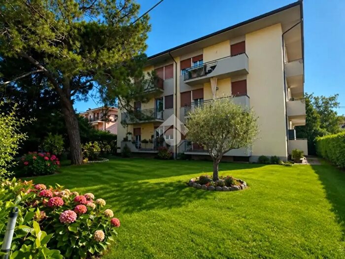 Appartamento trilocale in vendita in Via dell'Alpino, Bardolino
