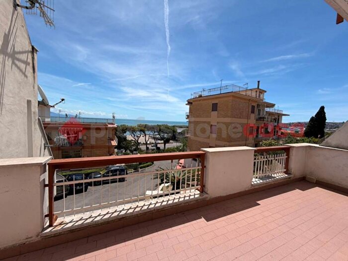Appartamento trilocale in affitto in Via Arno, Gaeta