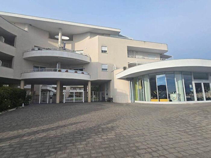 Appartamento quadrilocale in affitto in Via del Monferrato, Valle Santa, Roma