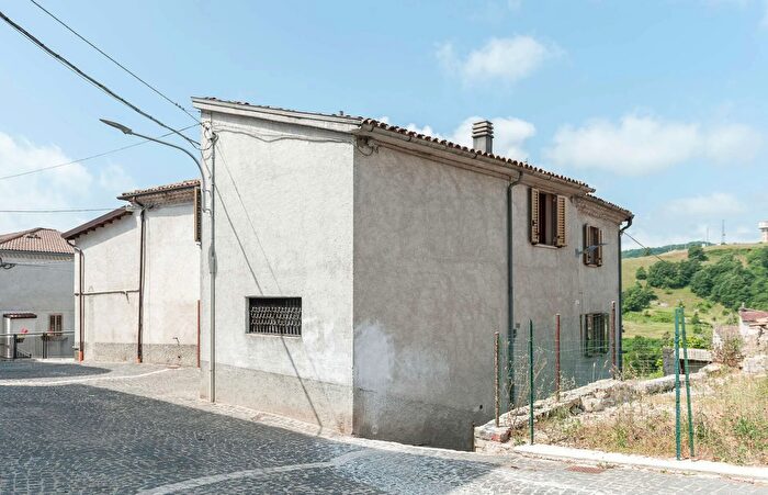 Appartamento con 6 locali in vendita in Via Pace, Rionero Sannitico