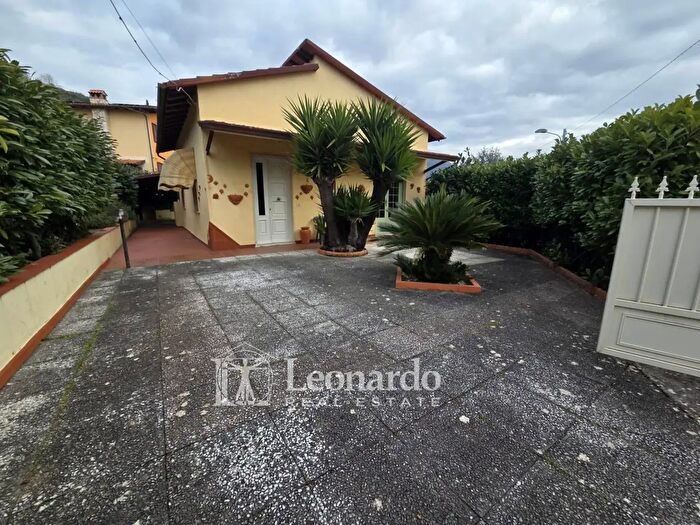 Casa con 6 locali in vendita in Via del Giannaccio, Massarosa