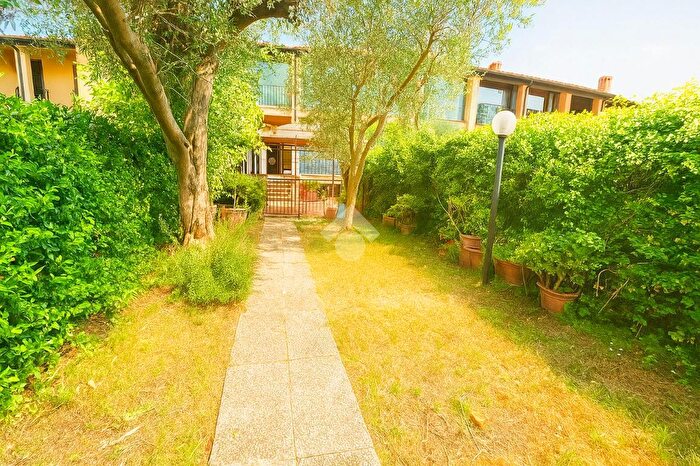 Casa con 9 locali in vendita in Via Giuseppe Lazzati, Roma