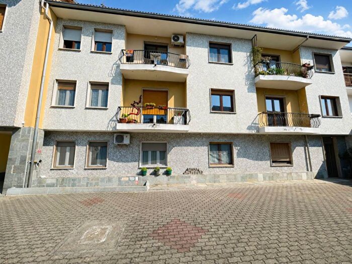 Appartamento trilocale in vendita in Via Ivrea, Montalto Dora