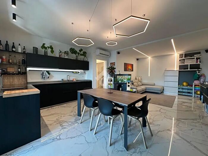 Appartamento trilocale in vendita in Via Giacomo Leopardi, Bussolengo