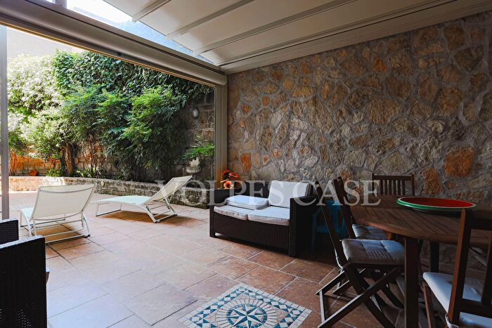 Appartamento quadrilocale in vendita in Via Santa Giovanna Elisabetta, Roma