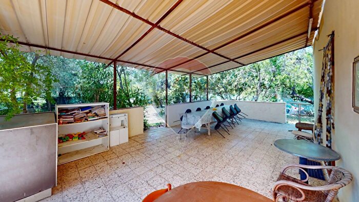 Casa con 6 locali in vendita in Località Calma Snc, Vieste