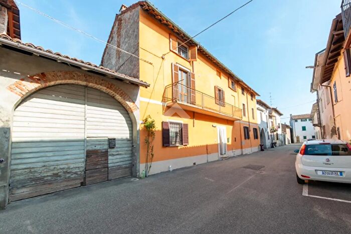 Casa con 9 locali in vendita in Via Giuseppe Garibaldi, Morano Sul Po