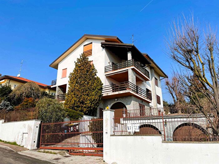 Casa con 20 locali in vendita in Casale Monferrato